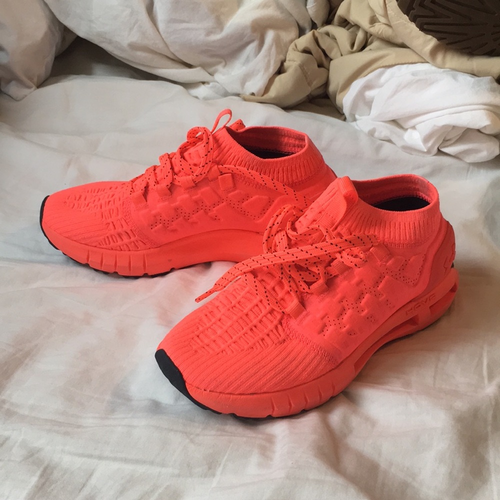 Under Armour HOVR Phantom Hot Pink